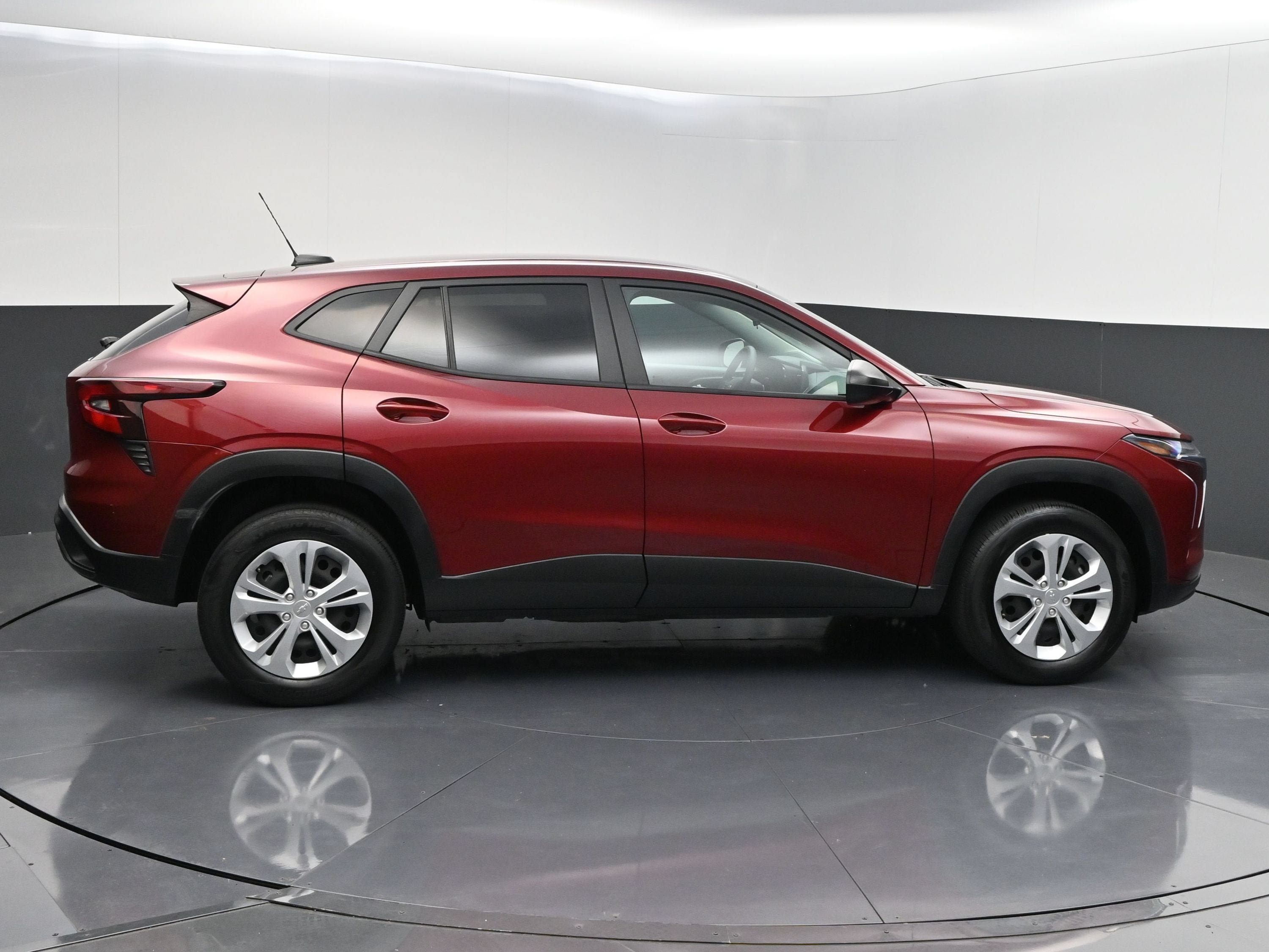 Certified 2024 Chevrolet Trax LS w/ Driver Confidence Package FWD image 8