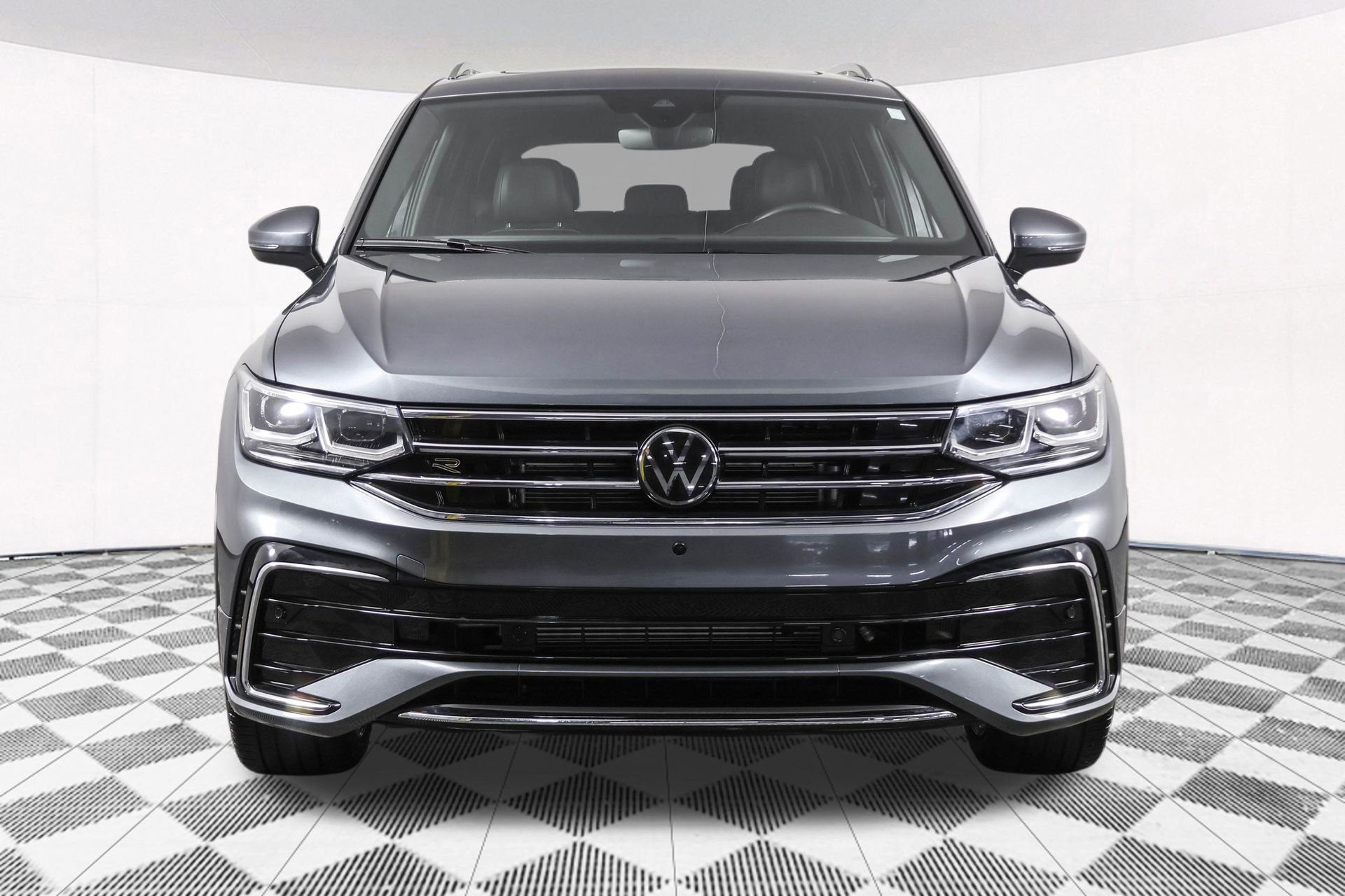 Used 2024 Volkswagen Tiguan SEL R-Line image 14