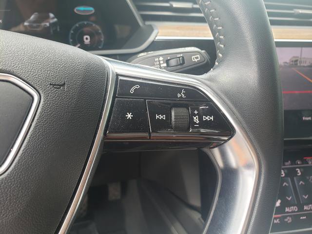 Used 2019 Audi e-tron Prestige w/ Prestige Package AWD/4WD image 25