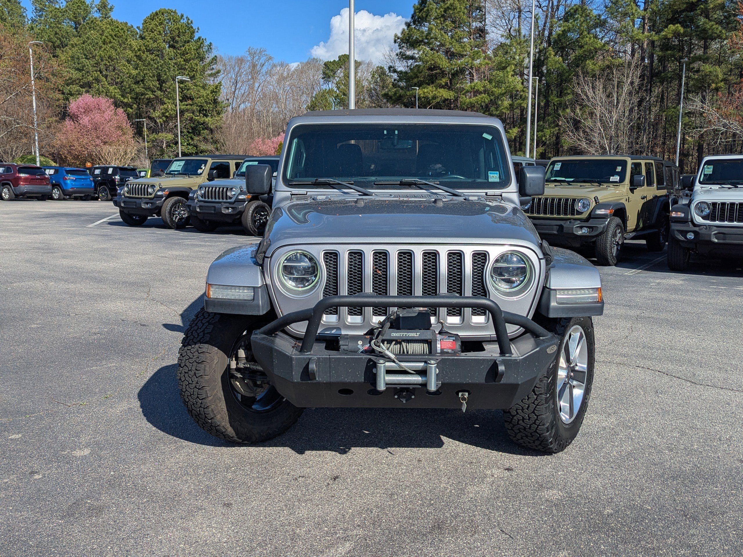 Used 2018 Jeep Wrangler Unlimited Sahara image 7