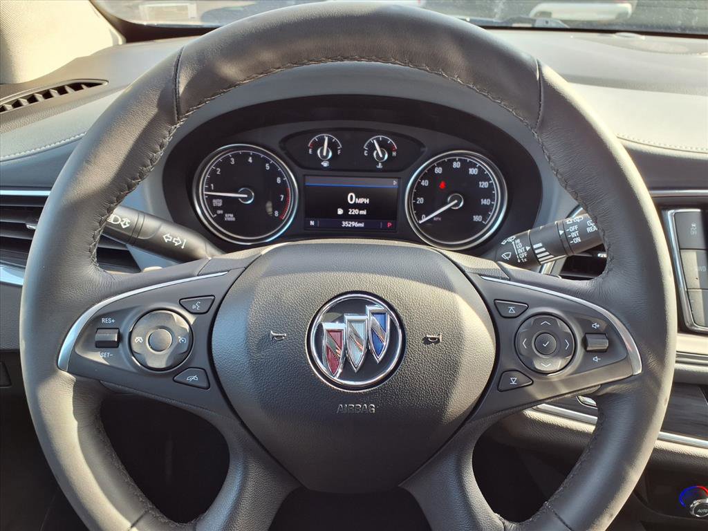 Used 2020 Buick Enclave Essence image 13