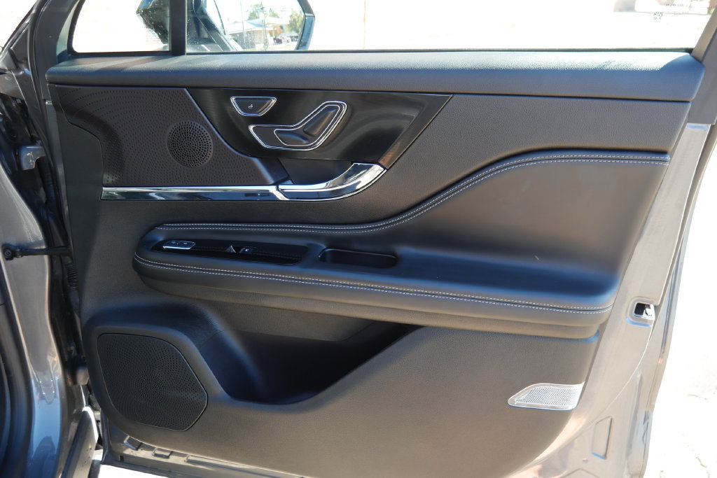 Used 2024 Lincoln Corsair AWD w/ Equipment Group 101A image 12