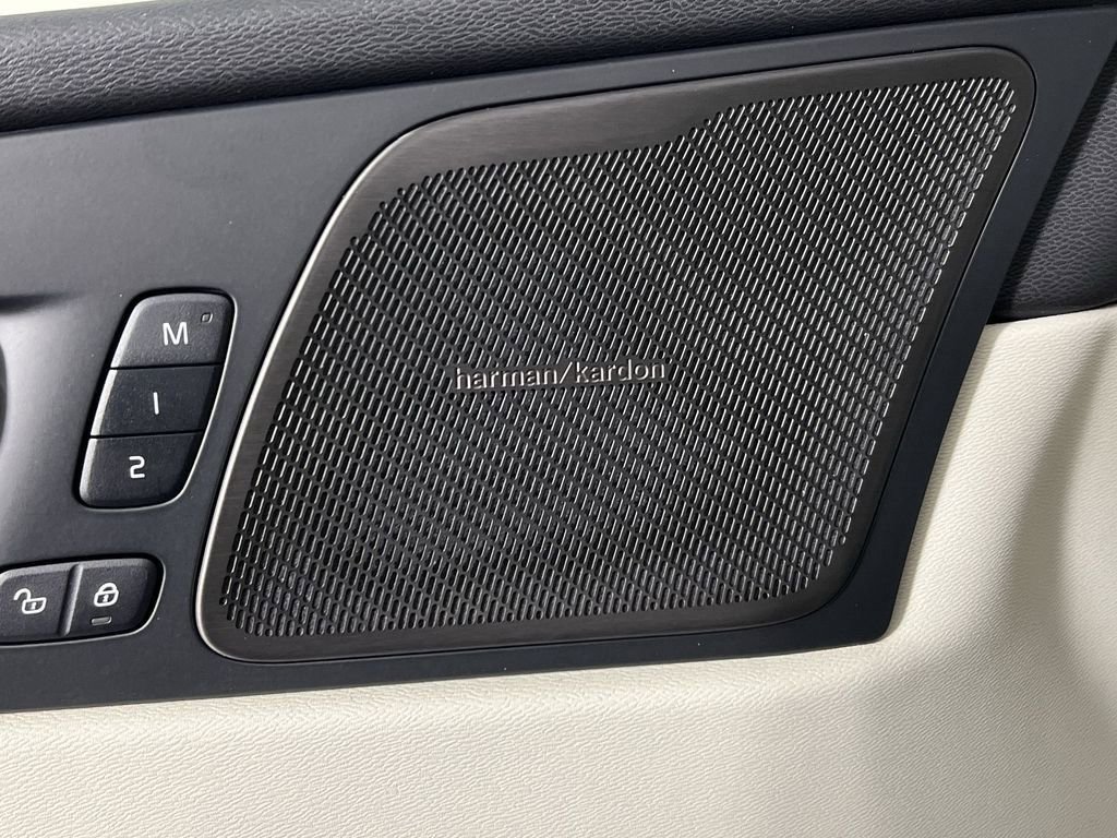 New 2026 Volvo XC60 B5 Ultra w/ Climate Package image 11