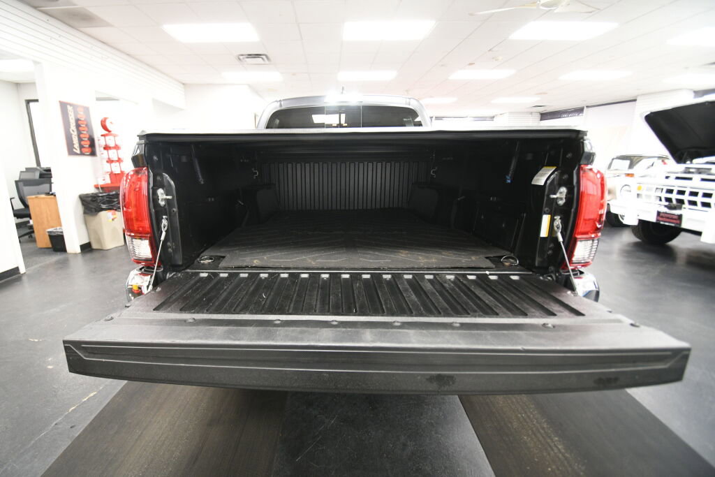 Used 2023 Toyota Tacoma SR5 AWD/4WD image 19