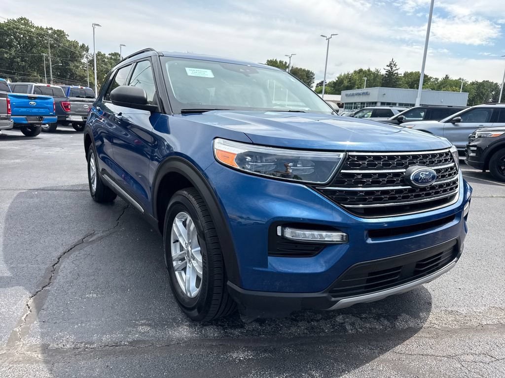 Used 2023 Ford Explorer XLT w/ Equipment Group 202A AWD/4WD image 4