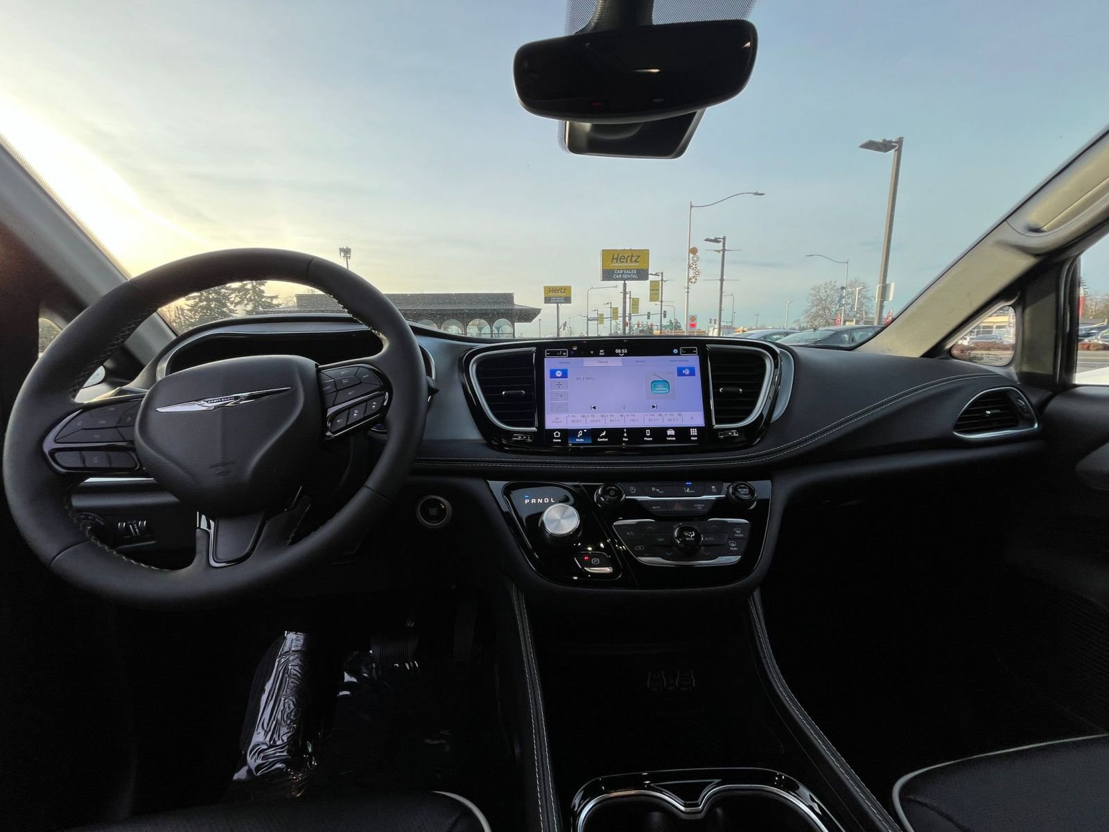 Used 2025 Chrysler Pacifica Limited image 38