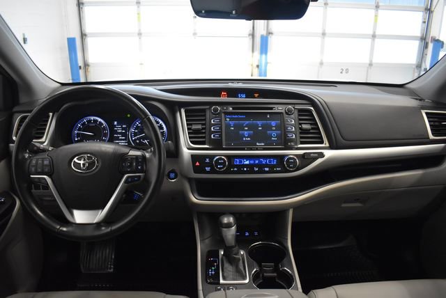 Used 2018 Toyota Highlander XLE AWD/4WD image 5