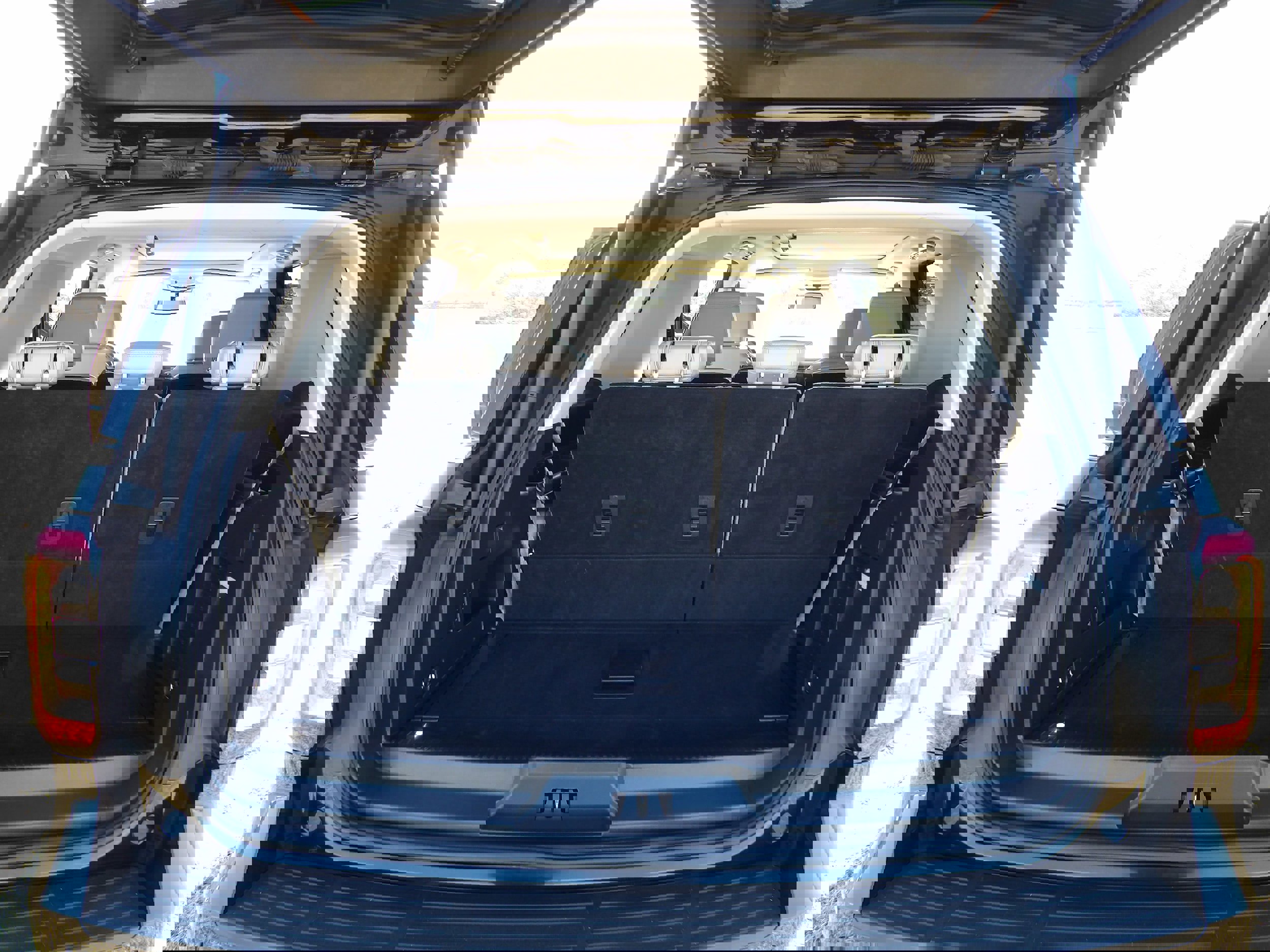 Used 2024 Ford Expedition Limited image 11