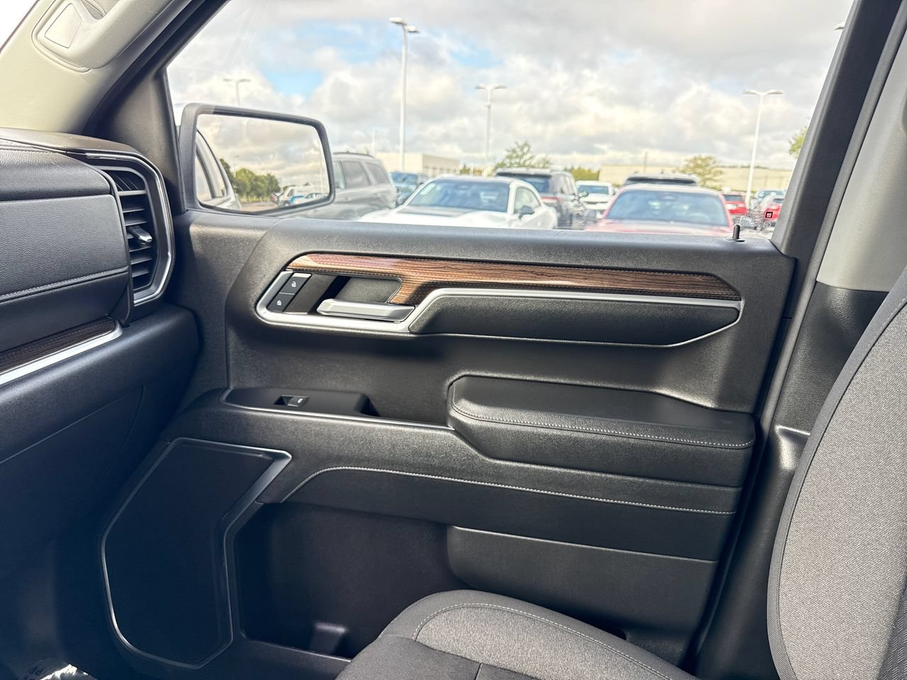 Used 2024 Chevrolet Silverado 1500 LT AWD/4WD image 26