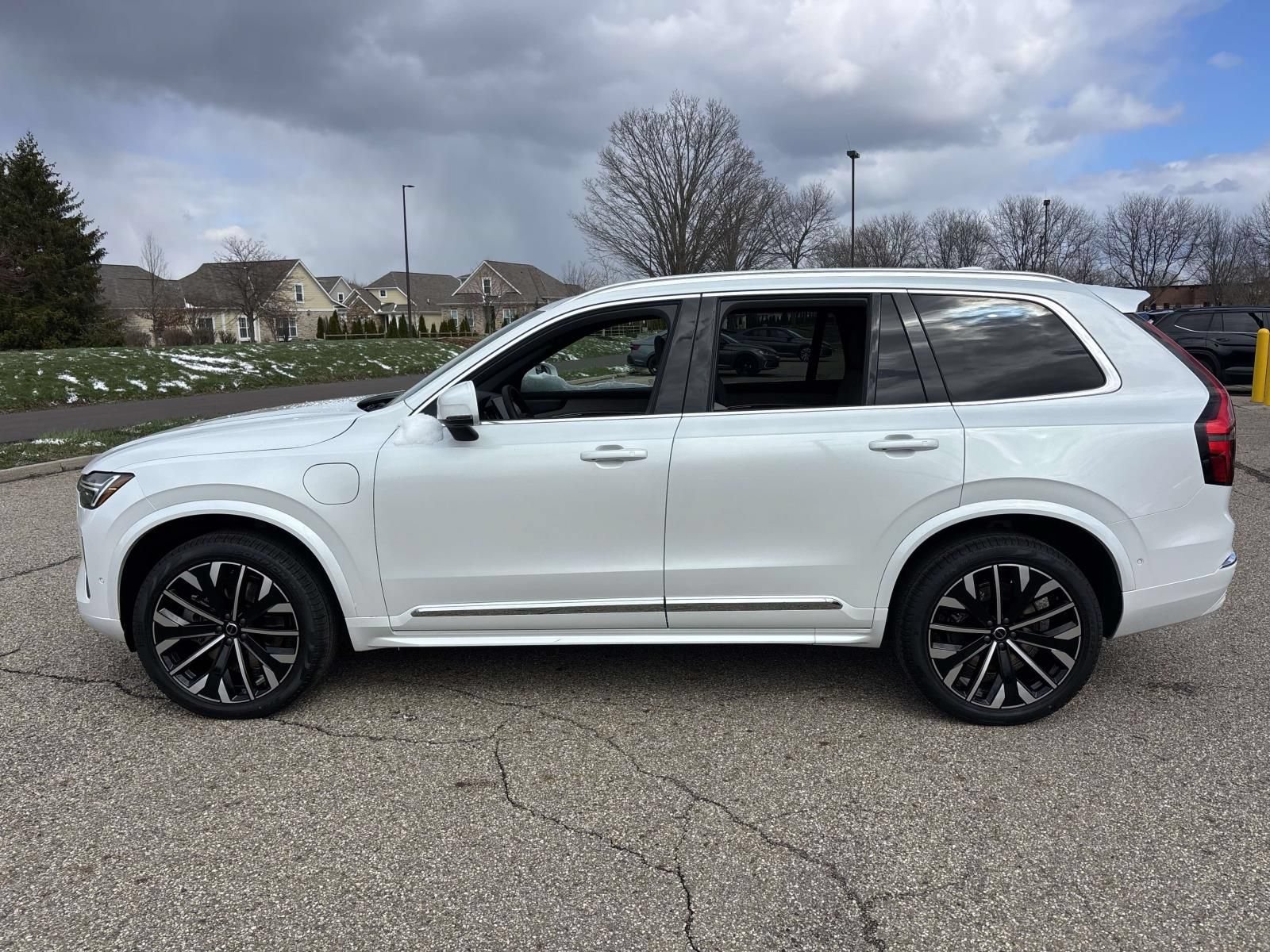 New 2026 Volvo XC90 T8 Plus w/ Protection Package Premier AWD/4WD image 8