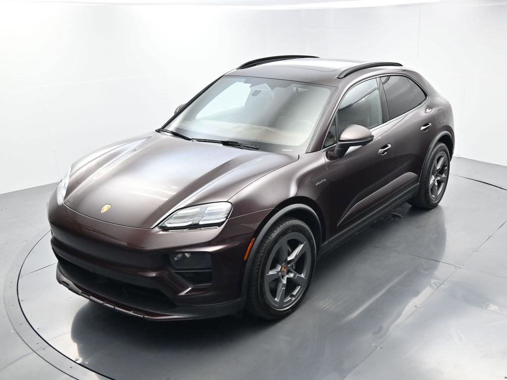 Certified 2025 Porsche Macan 4 Electric image 33