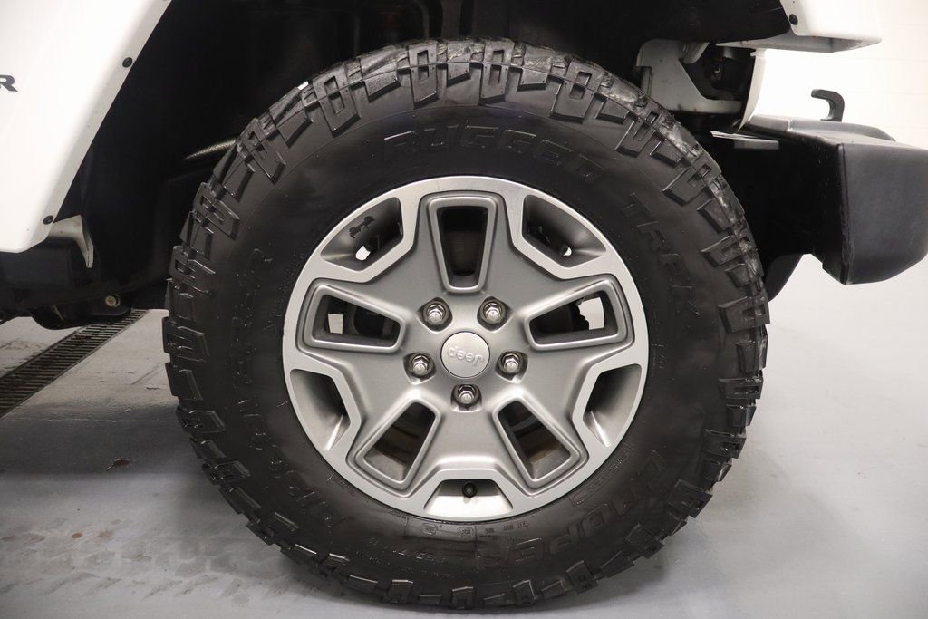 Certified 2017 Jeep Wrangler Unlimited Rubicon w/ Connectivity Group image 26