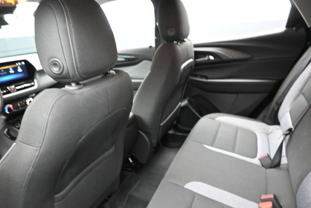 Used 2025 Chevrolet TrailBlazer LT w/ LT Cold Weather Package FWD image 24