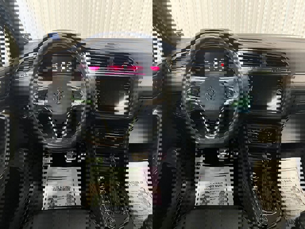 Used 2023 Volkswagen Tiguan SE R-Line image 4