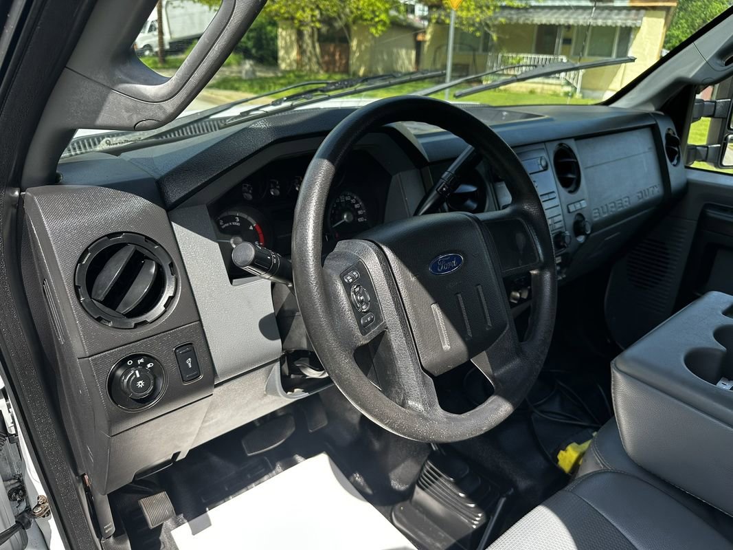 Used 2014 Ford F550 4x4 Regular Cab Super Duty image 34