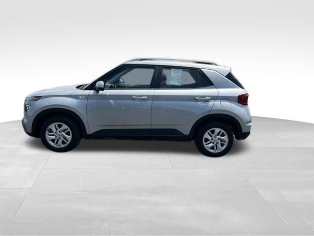 Used 2020 Hyundai Venue SEL w/ Convenience Package FWD image 4