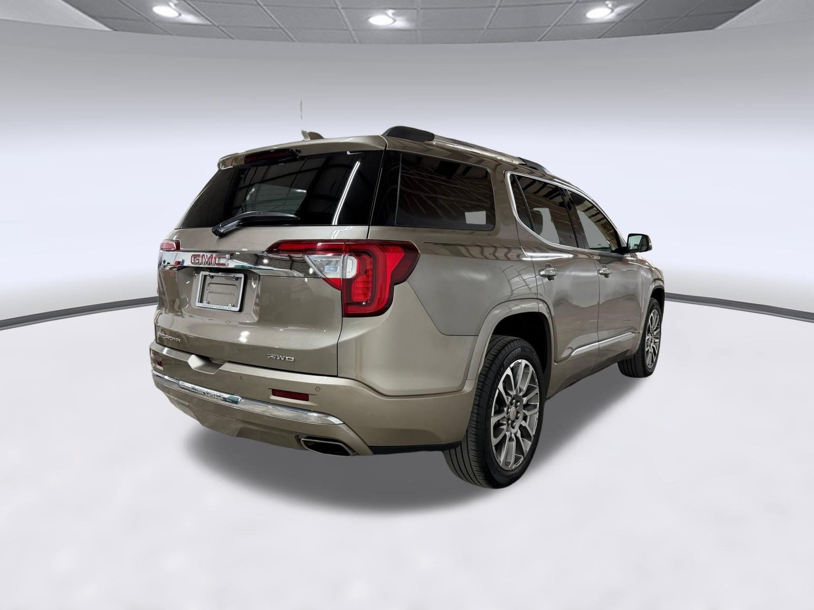 Used 2023 GMC Acadia Denali w/ Denali Ultimate Package AWD/4WD image 8