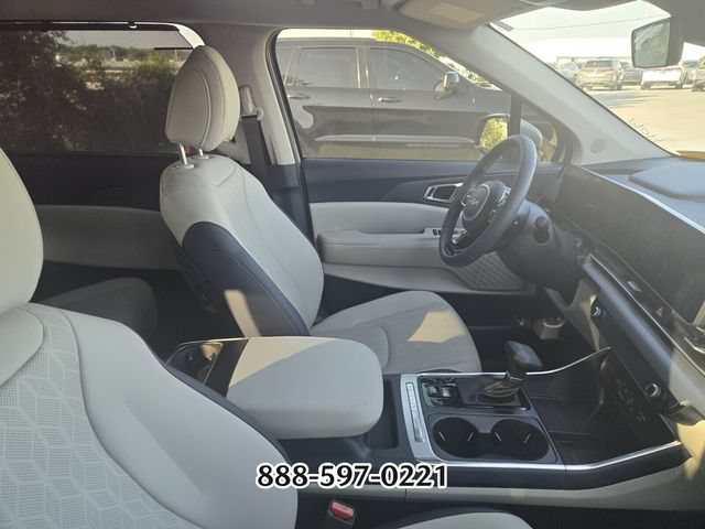 Used 2026 Kia Carnival EX FWD image 9