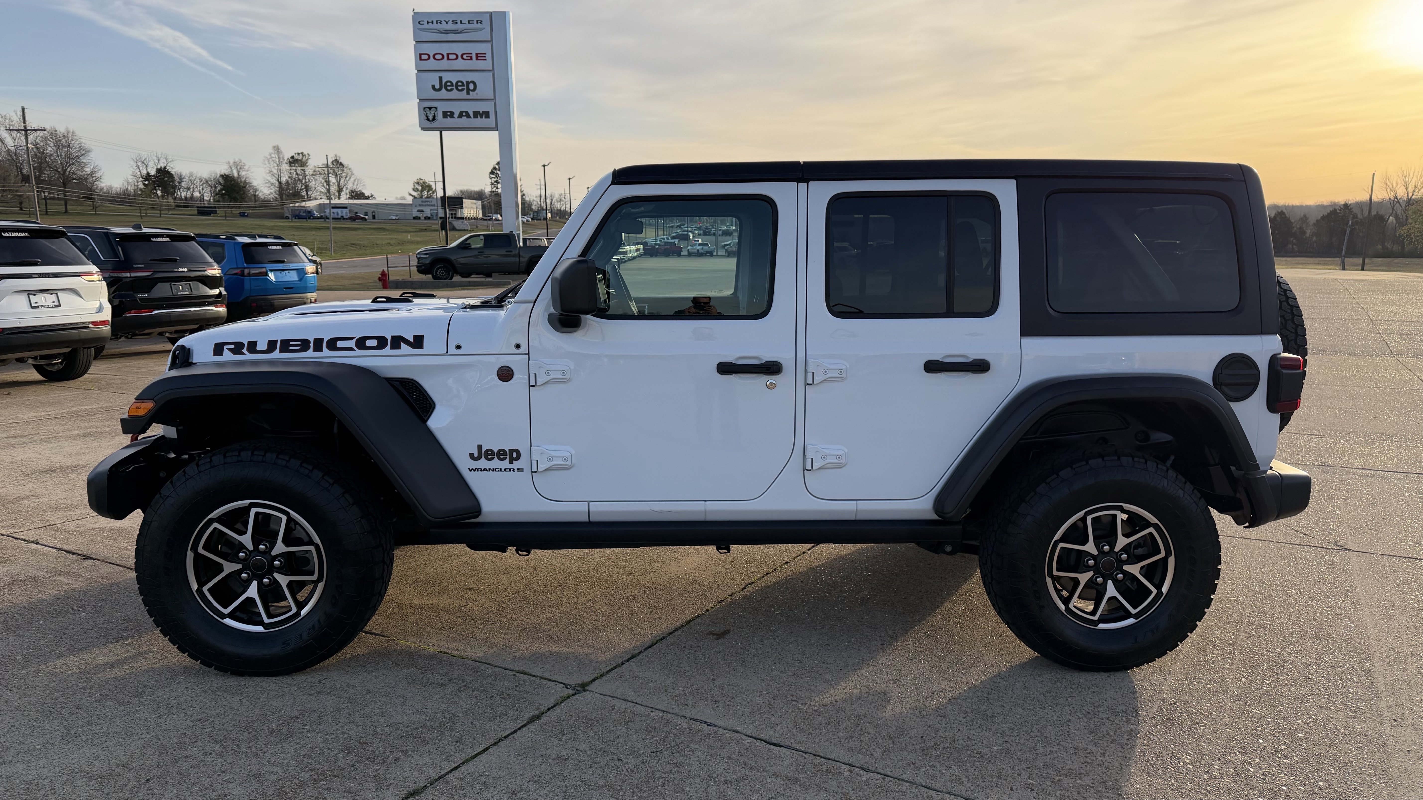 Used 2024 Jeep Wrangler Unlimited Rubicon AWD/4WD image 4