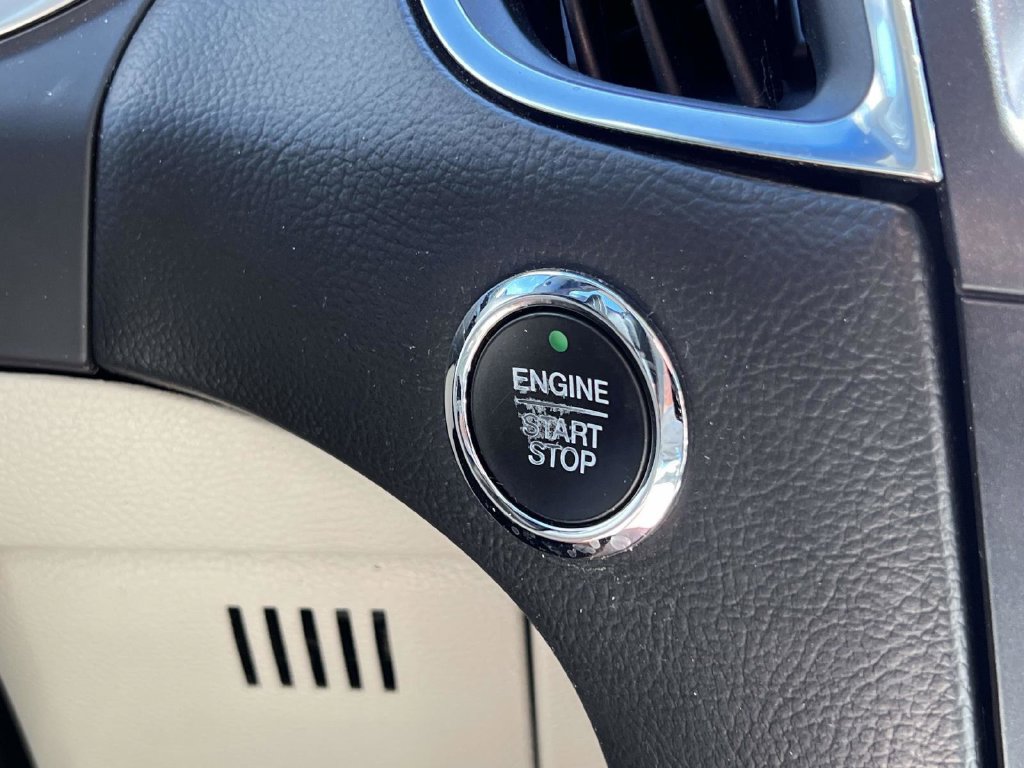 Used 2018 Ford Edge Titanium w/ Ford Safe & Smart Package AWD/4WD image 29