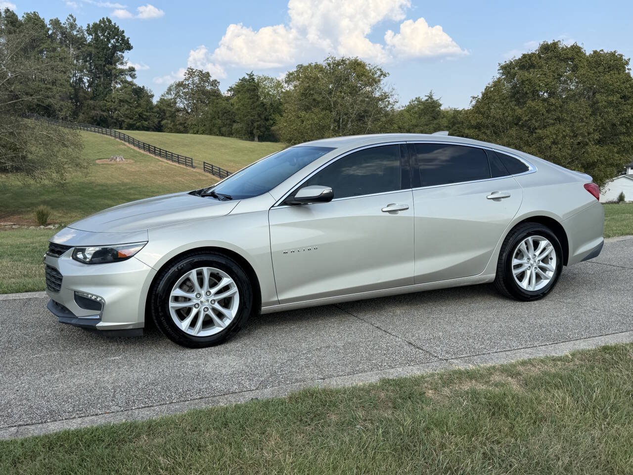 Used 2016 Chevrolet Malibu LT w/ Leather Package FWD image 3