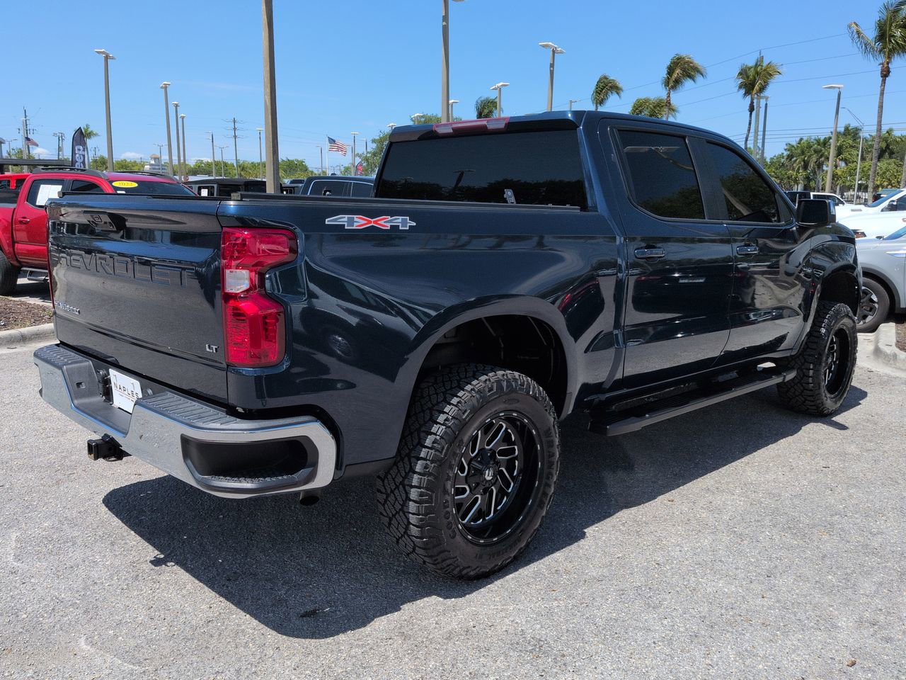 Used 2022 Chevrolet Silverado 1500 LT AWD/4WD image 5