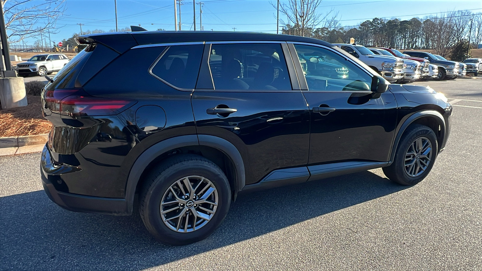 Used 2024 Nissan Rogue S image 8