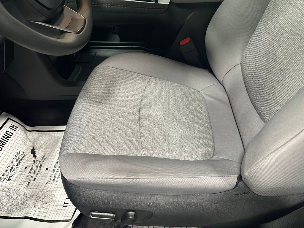 Used 2025 Toyota Sienna LE image 37