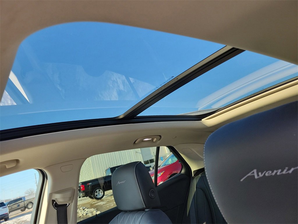 Used 2022 Buick Envision Avenir w/ Technology Package II image 36