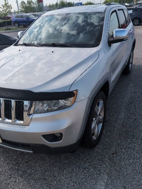 Used 2011 Jeep Grand Cherokee Limited w/ Trailer Tow Group AWD/4WD image 2