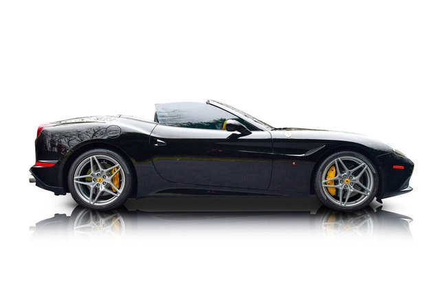 Used 2016 Ferrari California T RWD image 2