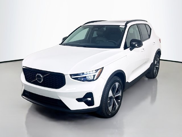 Used 2026 Volvo XC40 B5 Plus AWD/4WD image 4