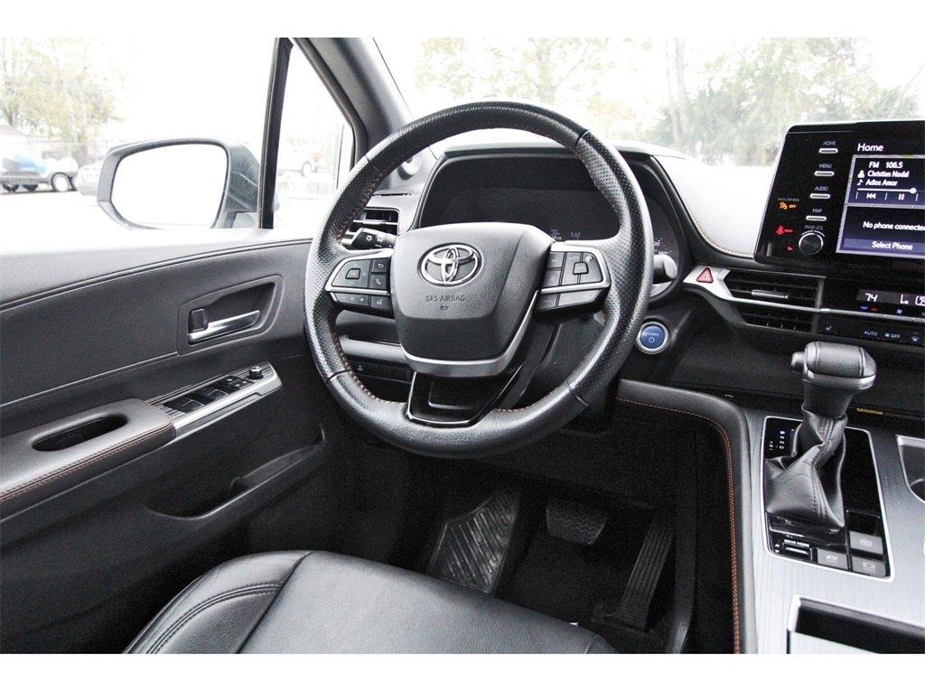 Used 2023 Toyota Sienna XSE image 8