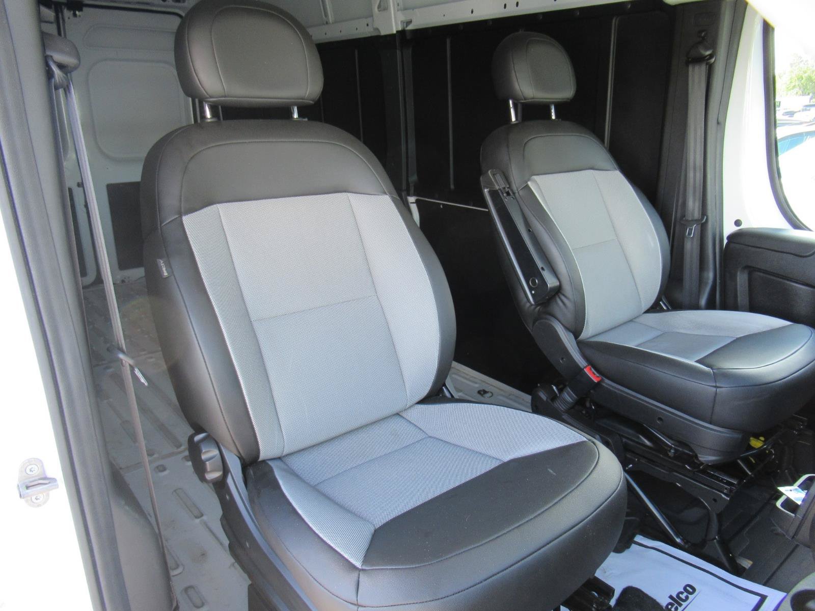 Used 2026 RAM ProMaster 2500 w/ Convenience Group FWD image 9