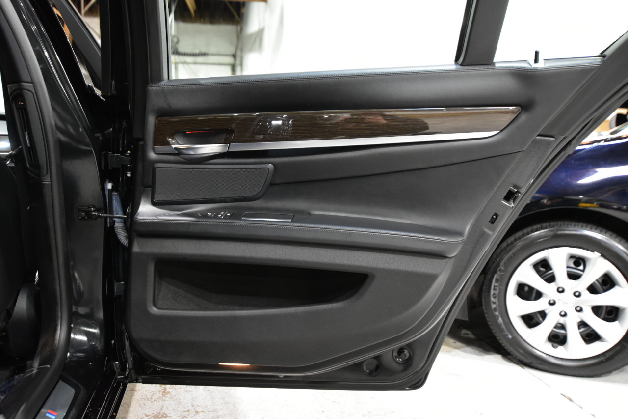 Used 2013 BMW 750i xDrive image 48