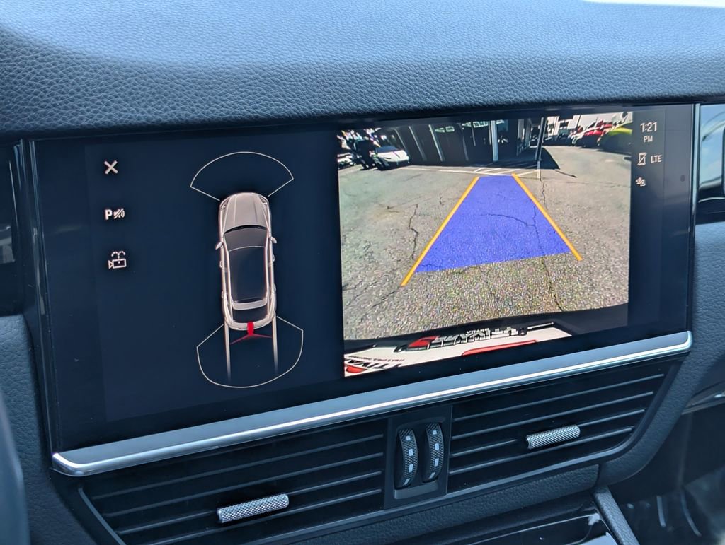 Used 2023 Porsche Cayenne Platinum Edition image 19