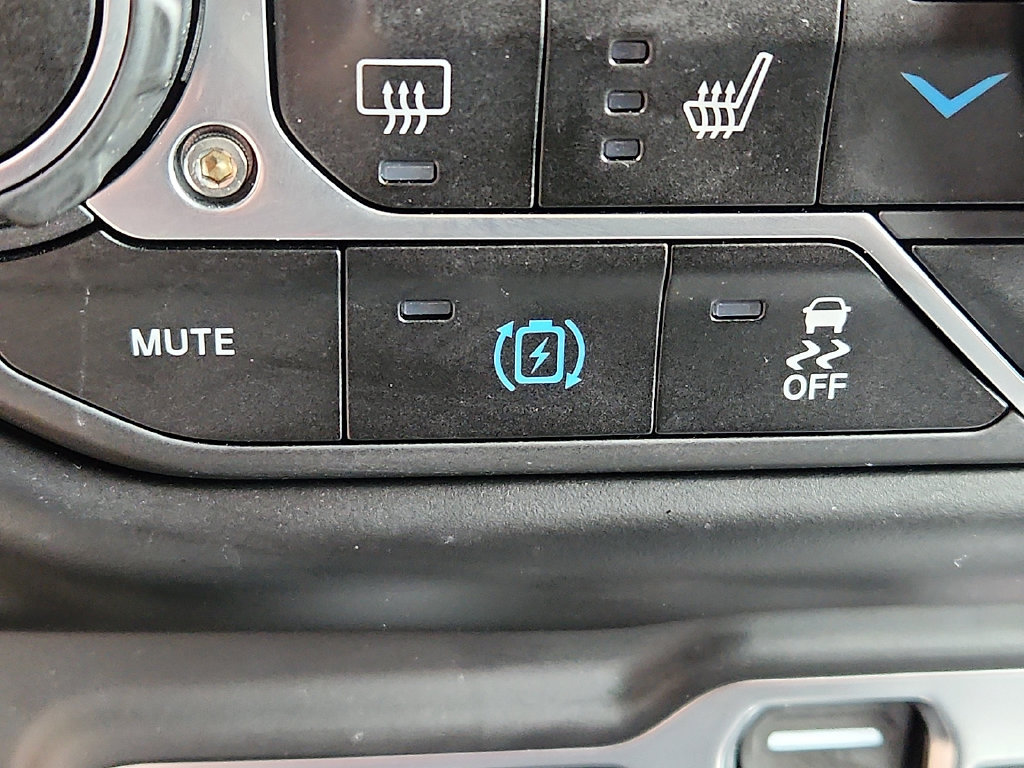 Used 2023 Jeep Wrangler Unlimited w/ Cold Weather Group AWD/4WD image 25