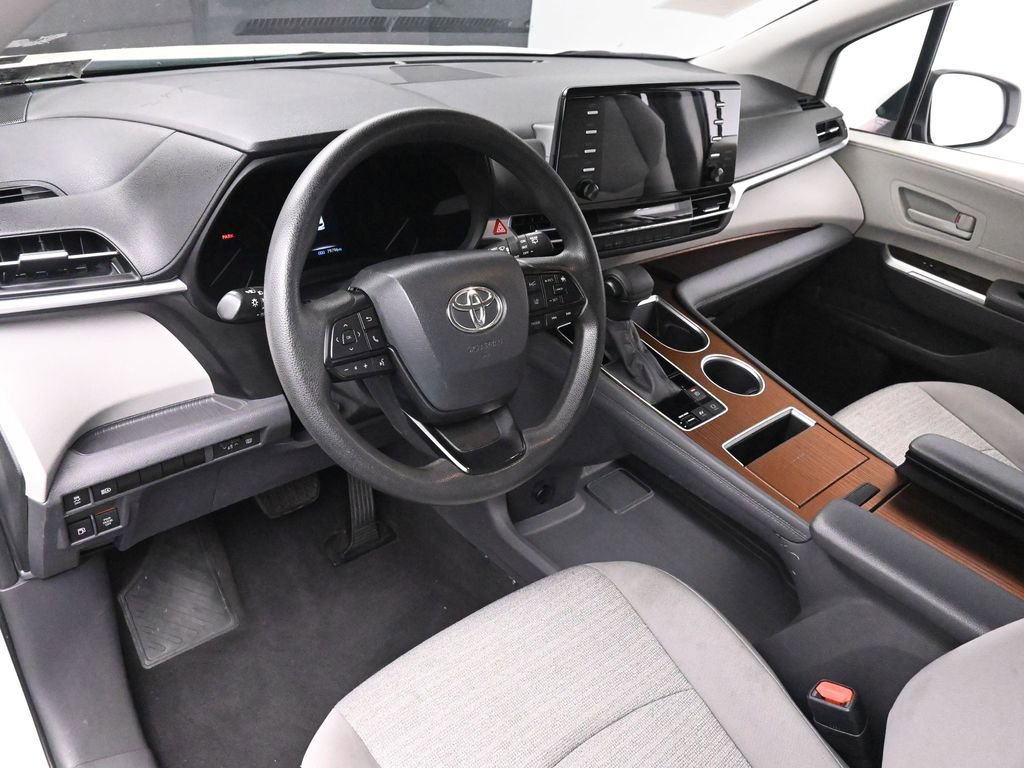 Used 2022 Toyota Sienna LE image 14