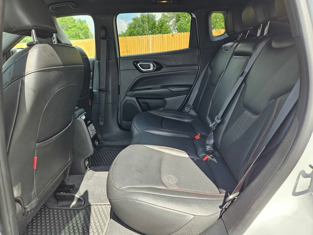 Used 2025 Jeep Compass Trailhawk AWD/4WD image 15