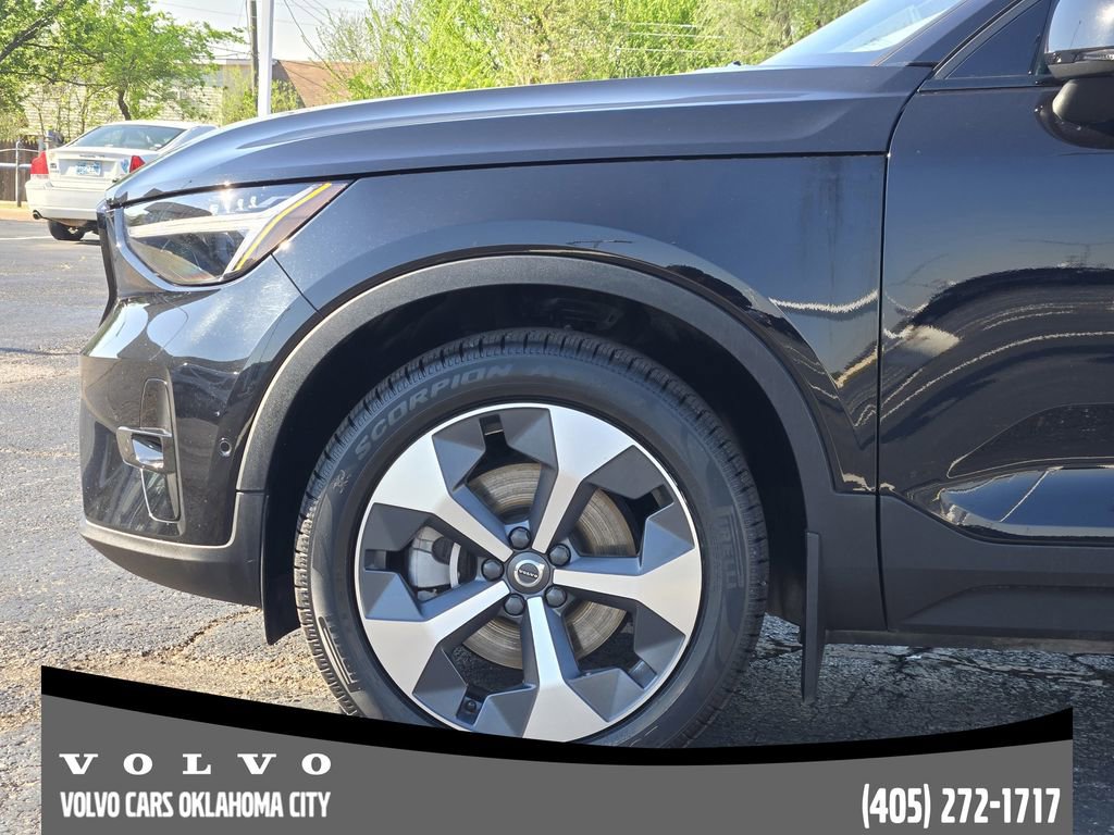 Certified 2023 Volvo XC40 B5 Plus w/ Driver Assist Package AWD/4WD image 6