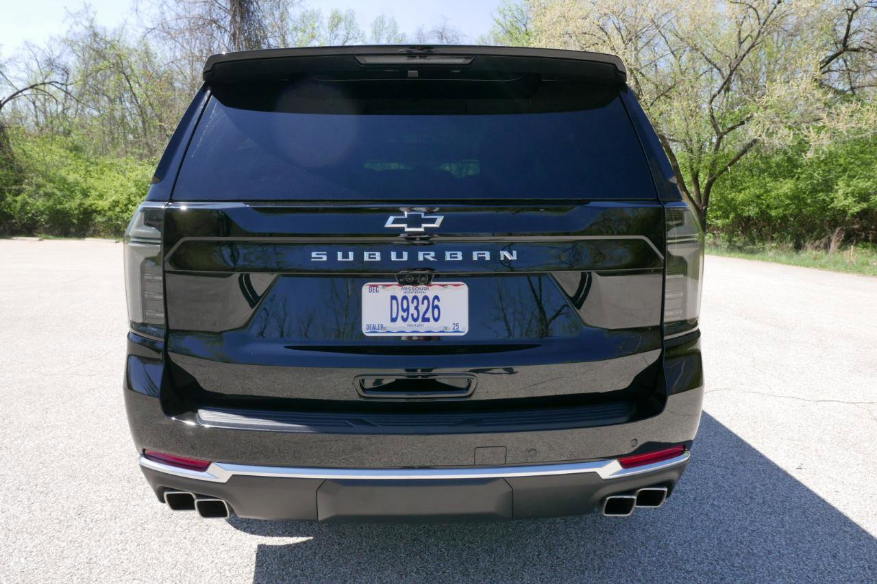 Used 2025 Chevrolet Suburban High Country AWD/4WD image 7