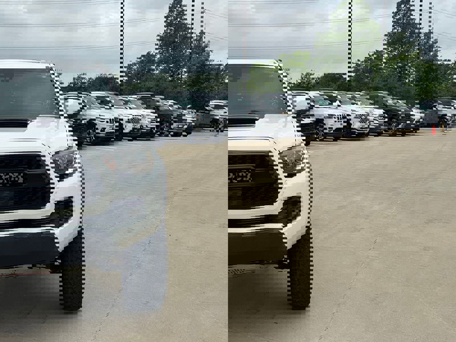 Used 2019 Toyota Tacoma TRD Pro AWD/4WD image 3