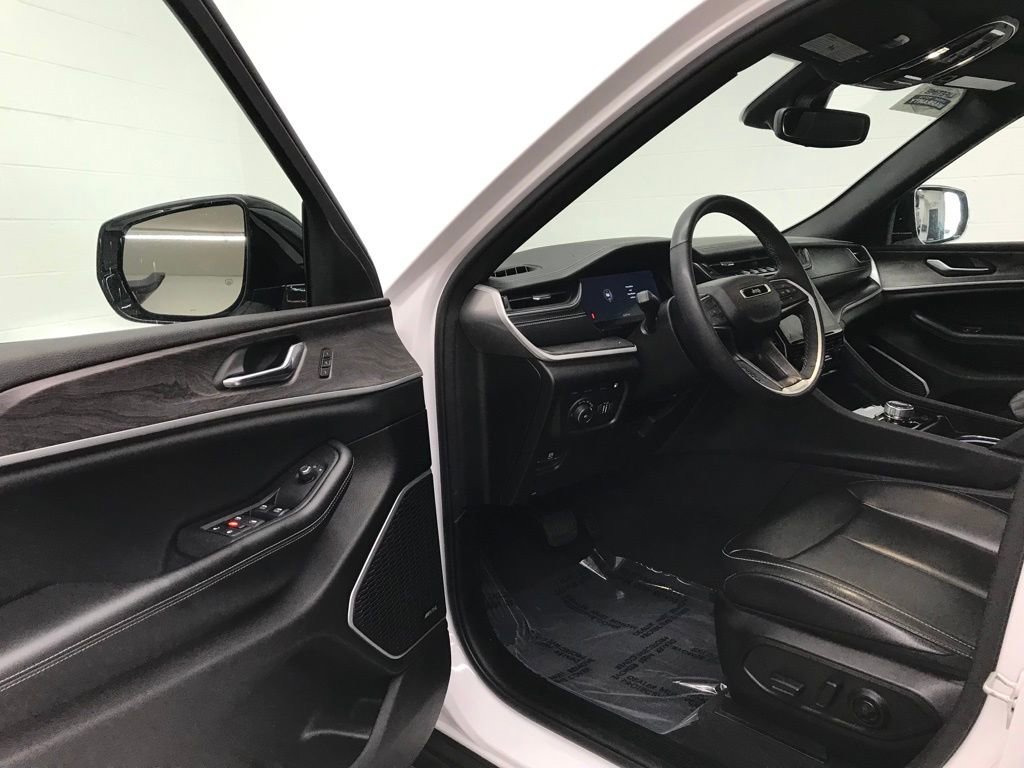 Used 2024 Jeep Grand Cherokee Limited 4xe image 11