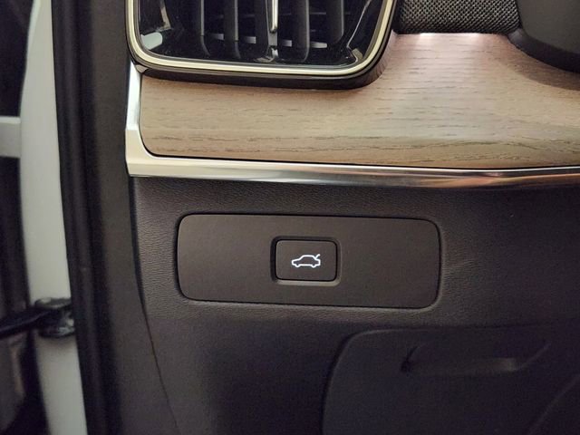 Used 2025 Volvo XC90 B5 Core w/ Protection Package image 22