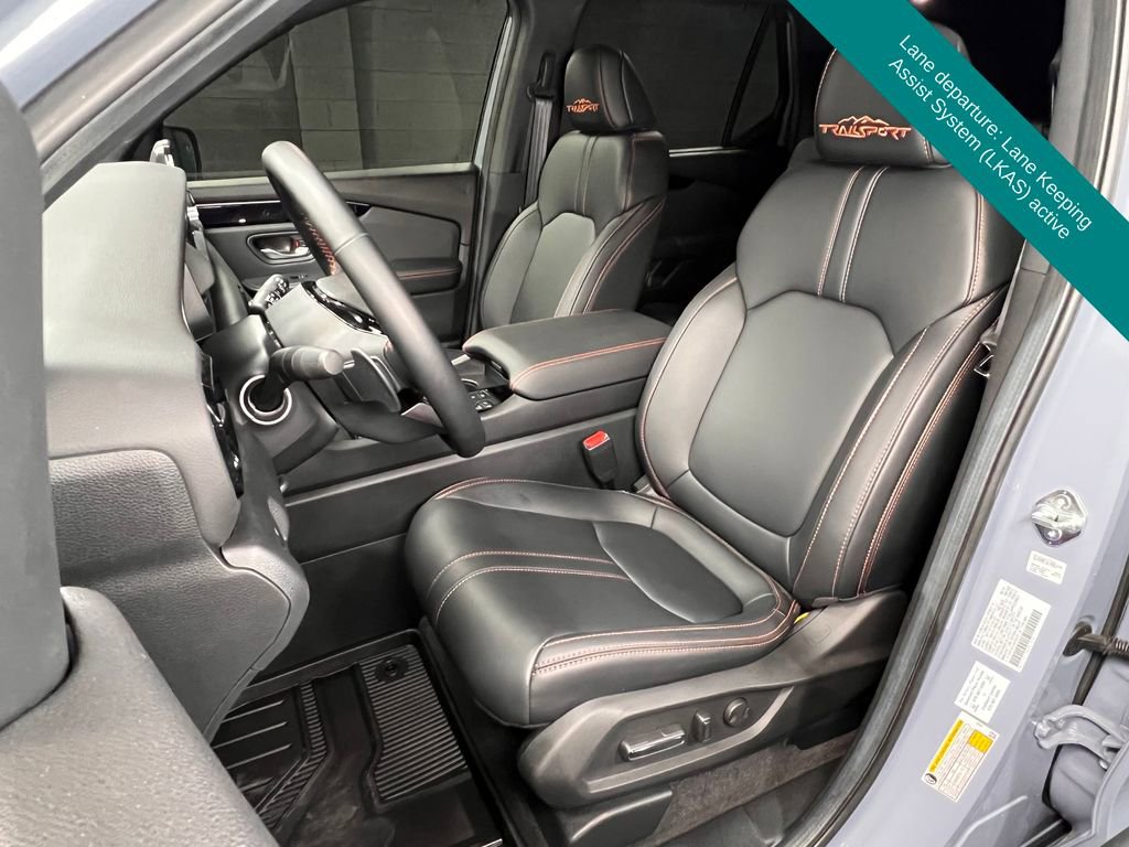 Used 2025 Honda Pilot TrailSport image 3