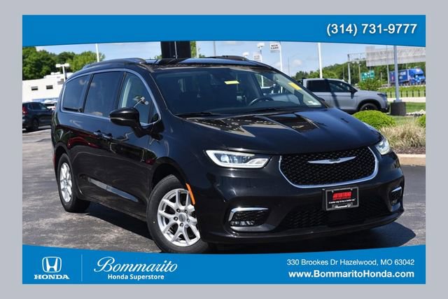 Used 2021 Chrysler Pacifica Touring-L FWD image 1