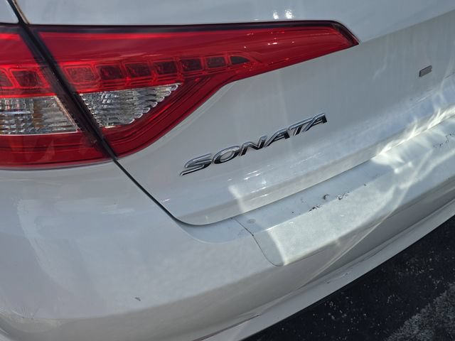 Used 2015 Hyundai Sonata Limited w/ Option Group 05 FWD image 5
