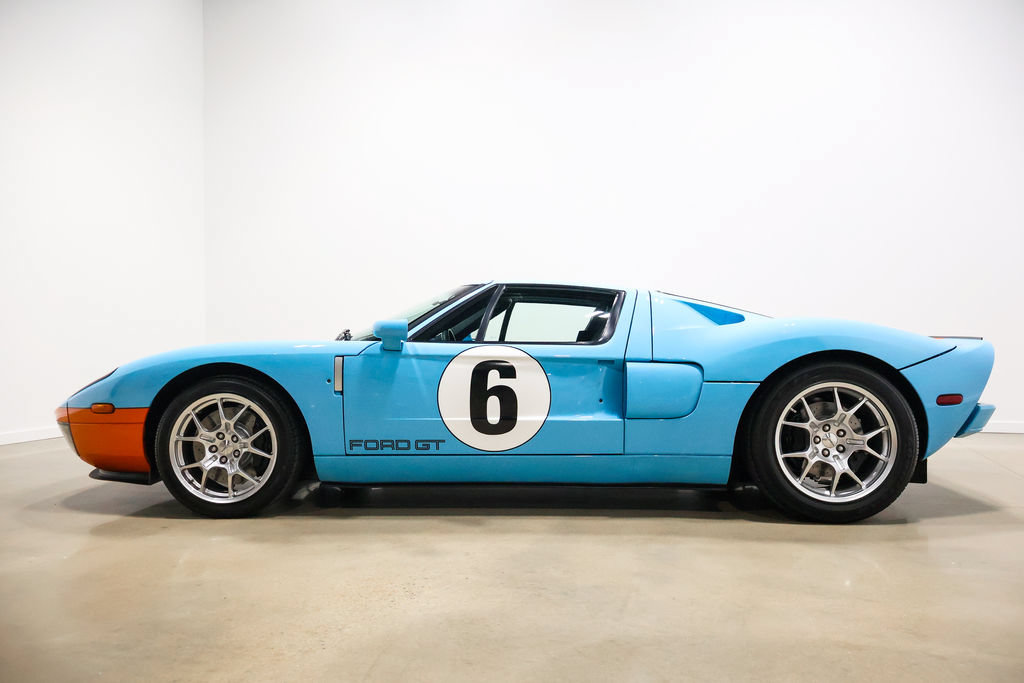 Used 2006 Ford GT RWD image 13