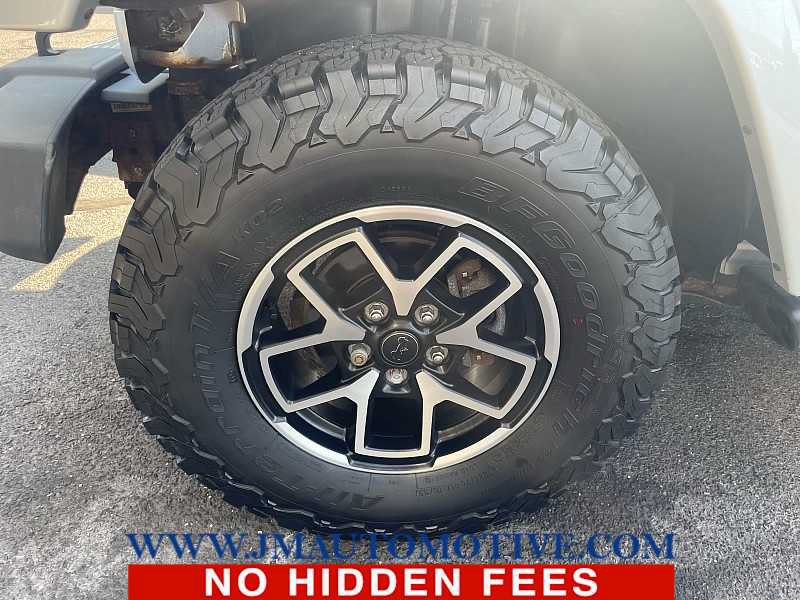 Used 2009 Jeep Wrangler Sahara w/ Dual Top Group AWD/4WD image 2