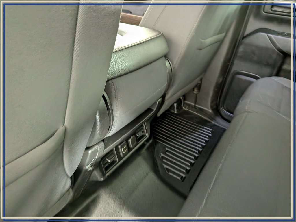 Used 2021 Chevrolet Silverado 1500 LT AWD/4WD image 29